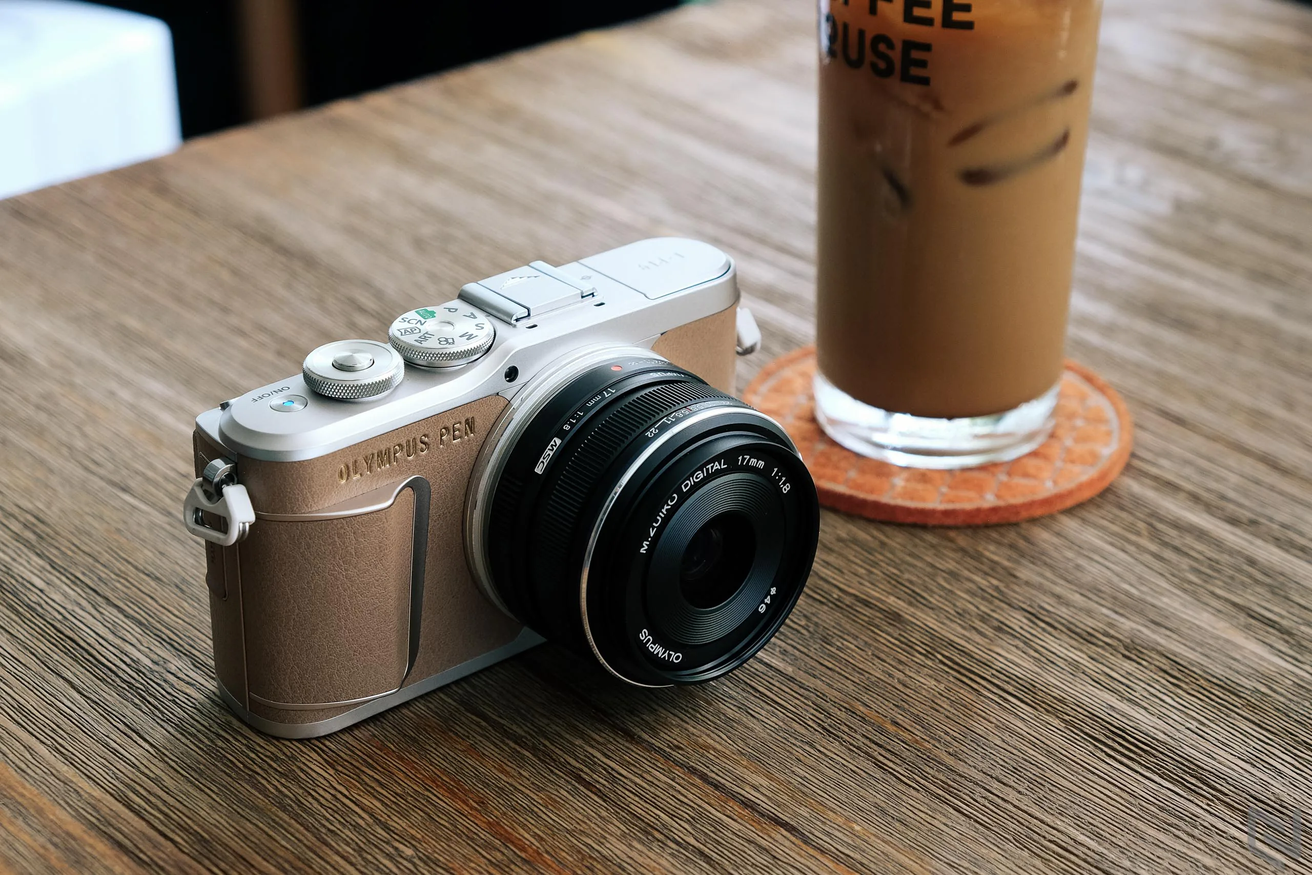 Trên tay Olympus Pen E-PL9: Hoài cổ xen lẫn hiện đại, nhiều nâng cấp đáng giá