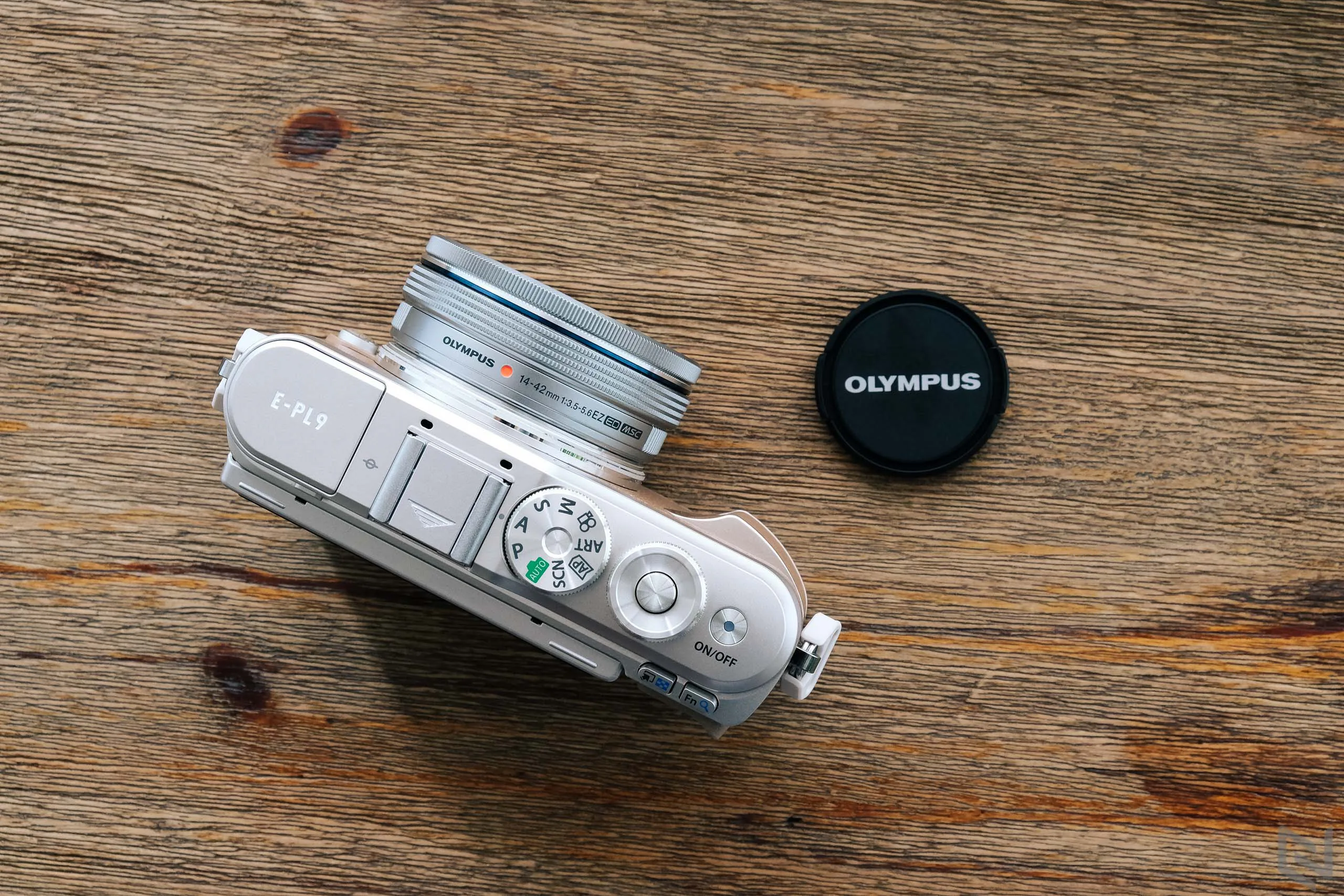 Trên tay Olympus Pen E-PL9: Hoài cổ xen lẫn hiện đại, nhiều nâng cấp đáng giá
