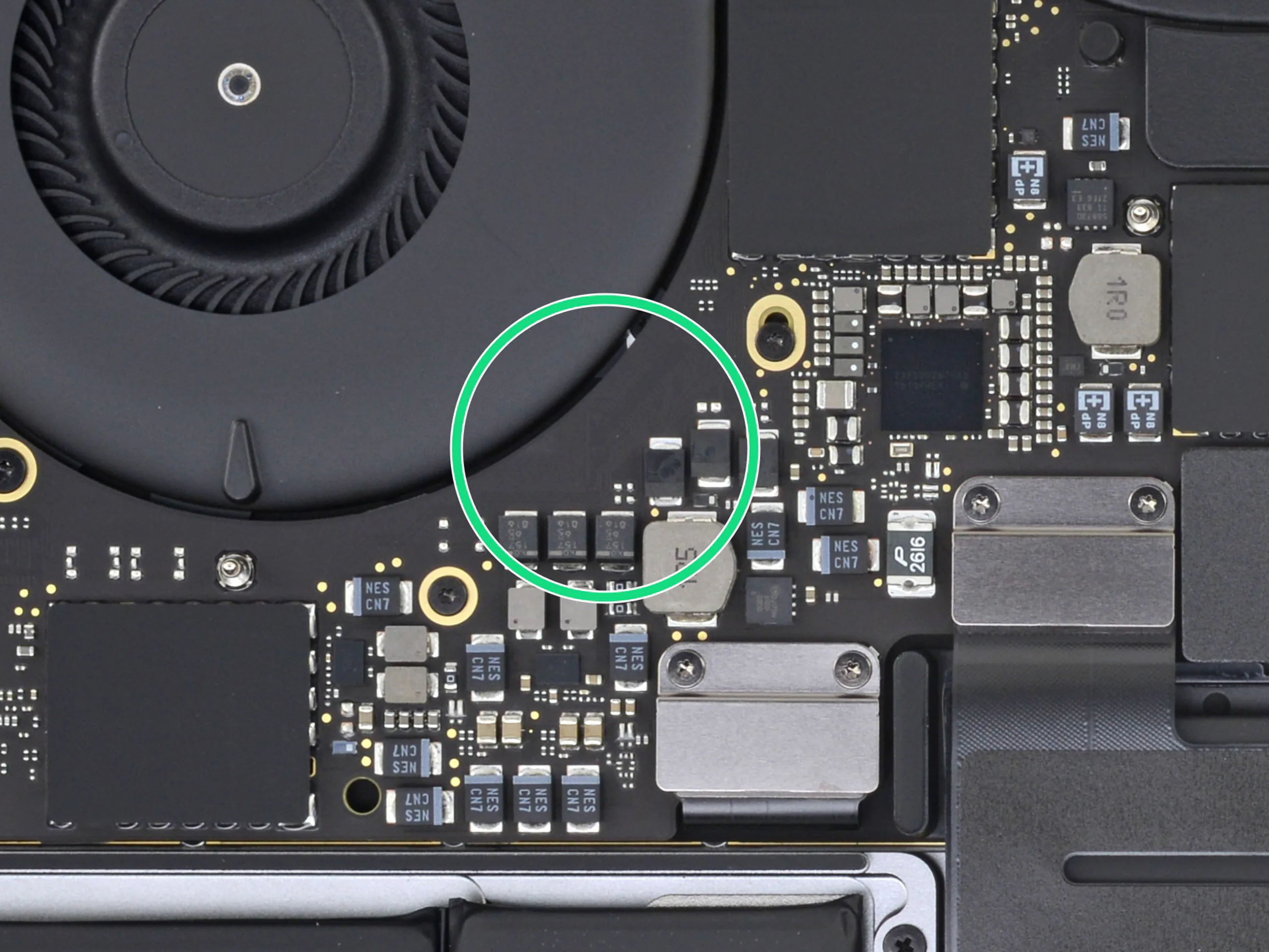 Đây là những thay đổi lớn phát hiện được sau khi "mổ xẻ" MacBook Pro 2018