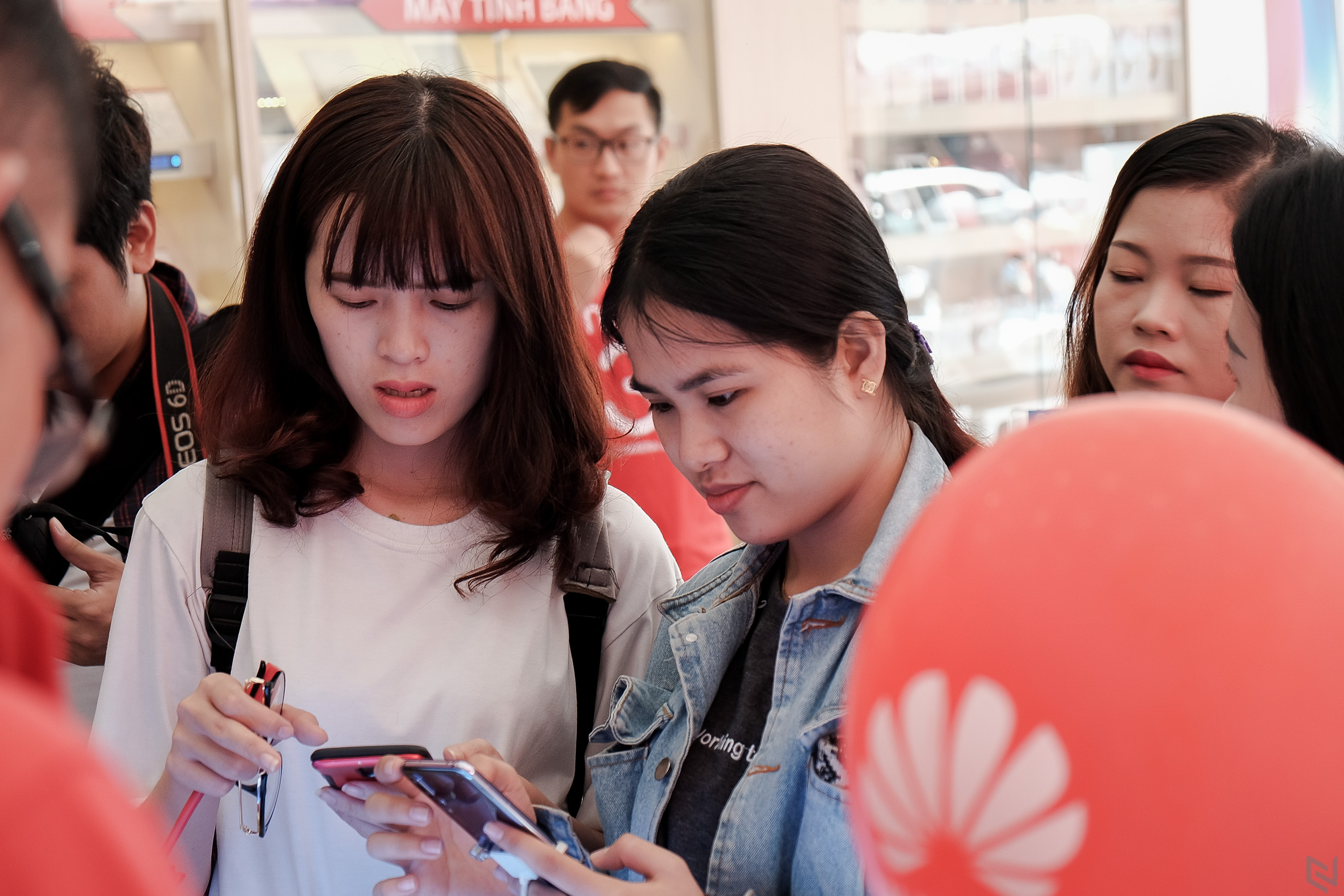 FPT mở bán Huawei Nova 3i, tặng thêm 200 sạc dự phòng Energizer