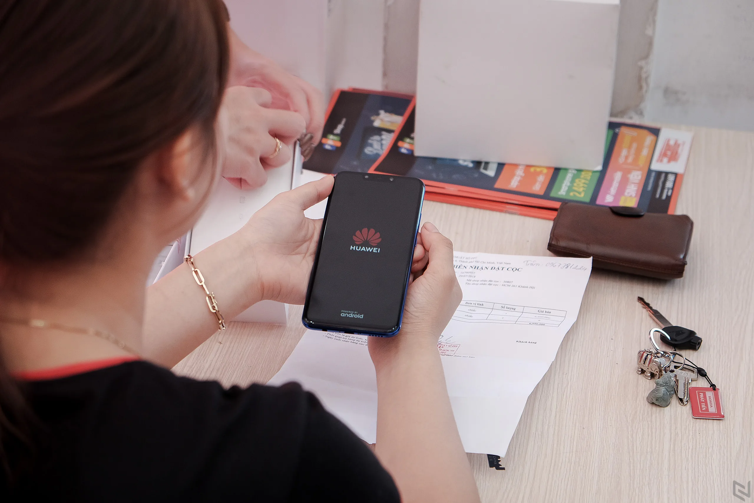 FPT mở bán Huawei Nova 3i, tặng thêm 200 sạc dự phòng Energizer