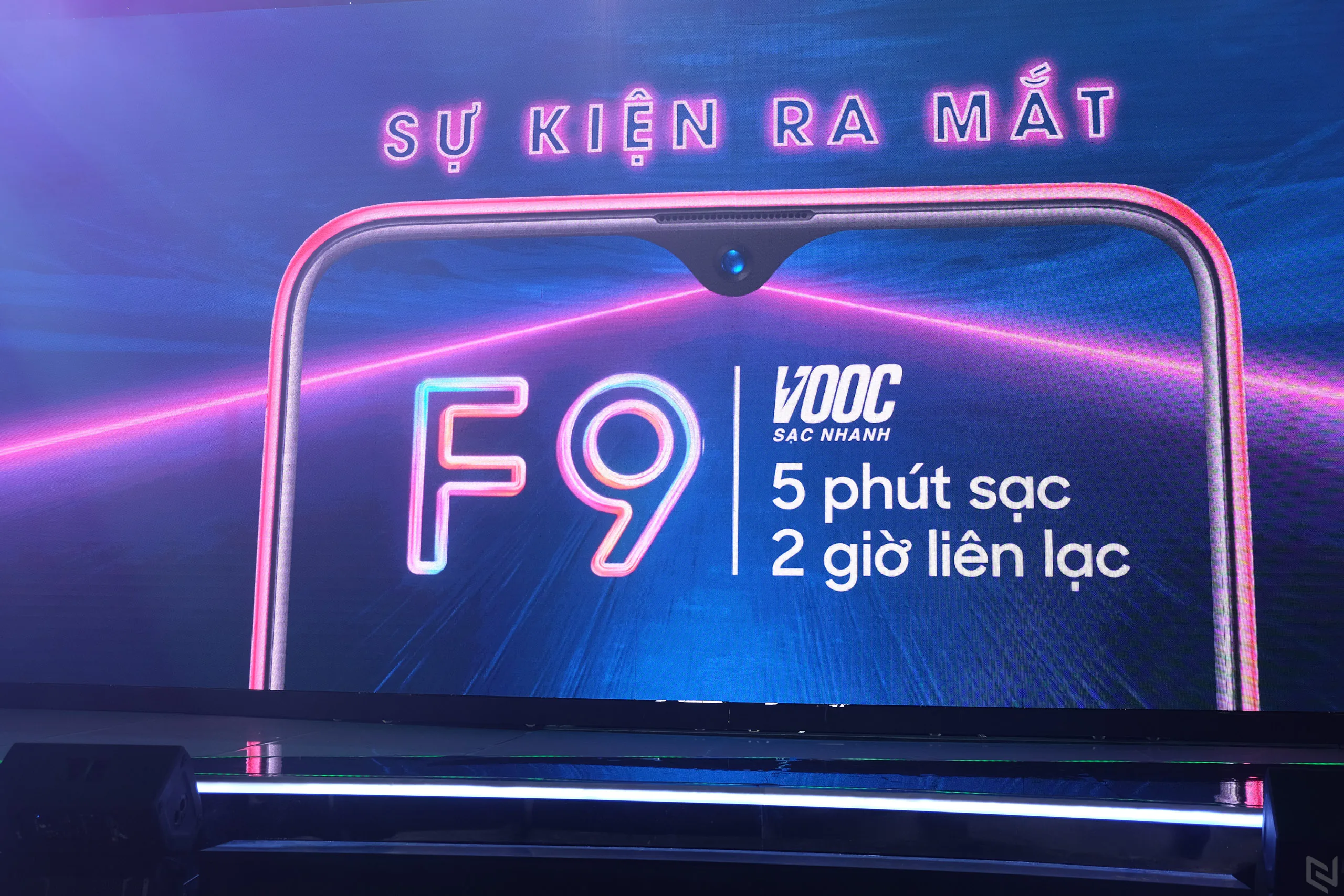 OPPO F9 ra mắt, siêu tốc độ cùng sạc nhanh VOOC, giá 7.690.000đ