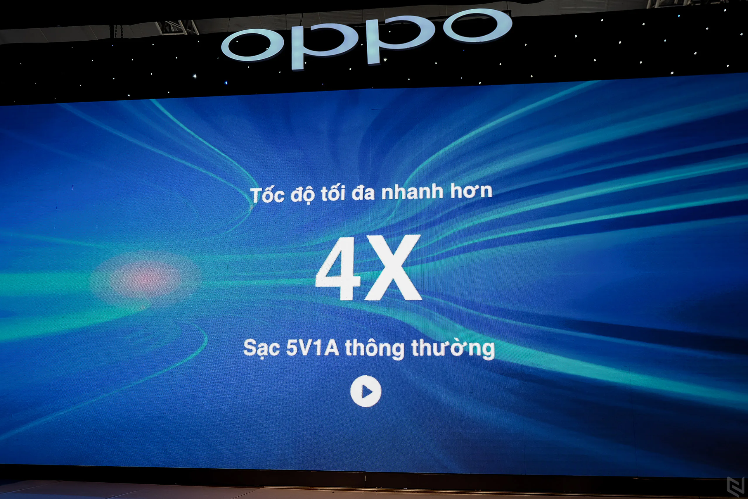 OPPO F9 ra mắt, siêu tốc độ cùng sạc nhanh VOOC, giá 7.690.000đ