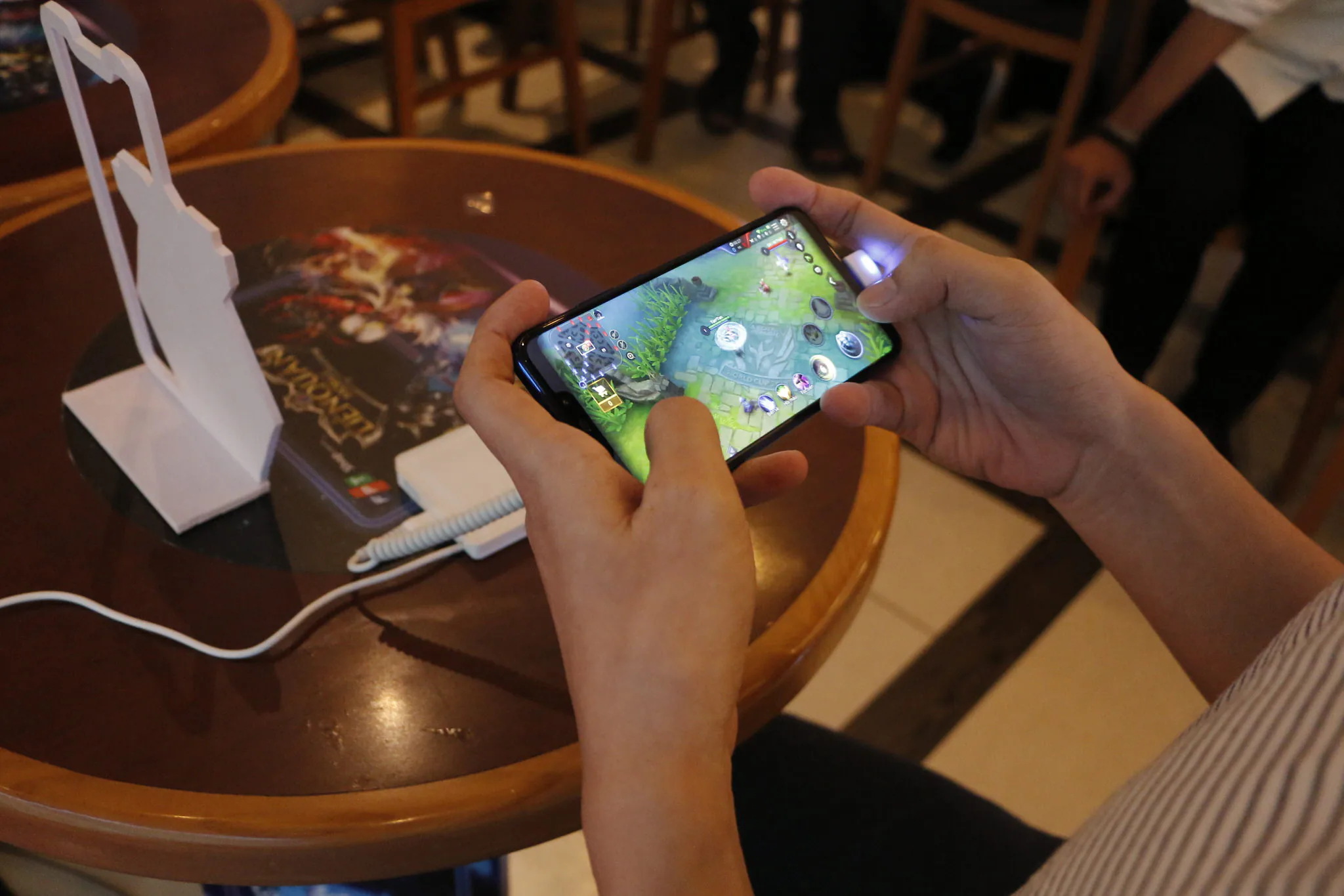 Đông đảo người dùng tham dự tech offline Huawei Nova 3i cùng FPT Shop
