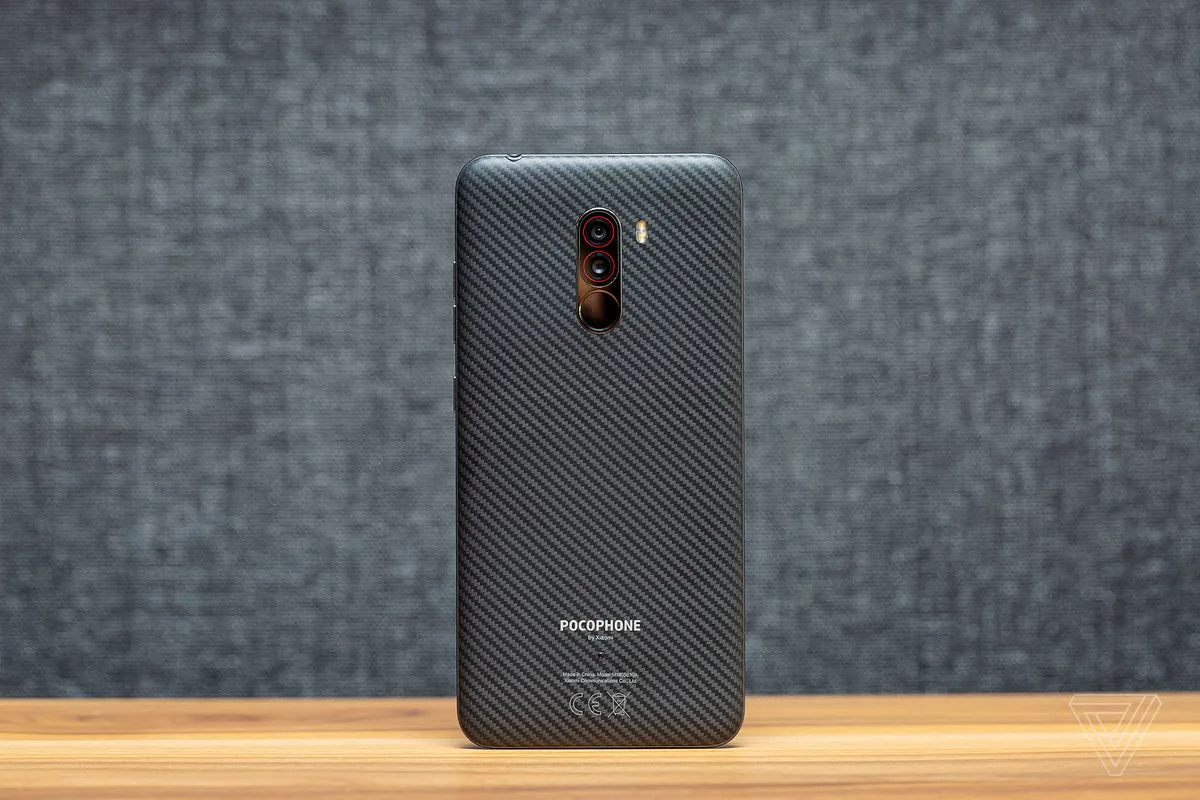 POCOPHONE F1 sẽ lên kệ Việt Nam với giá từ 8 triệu đồng