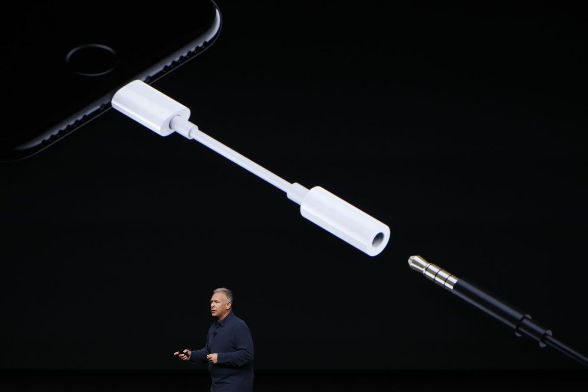Tin đồn iPhone mới trong năm nay sẽ không tặng kèm cổng chuyển sang jack tai nghe 3.5mm