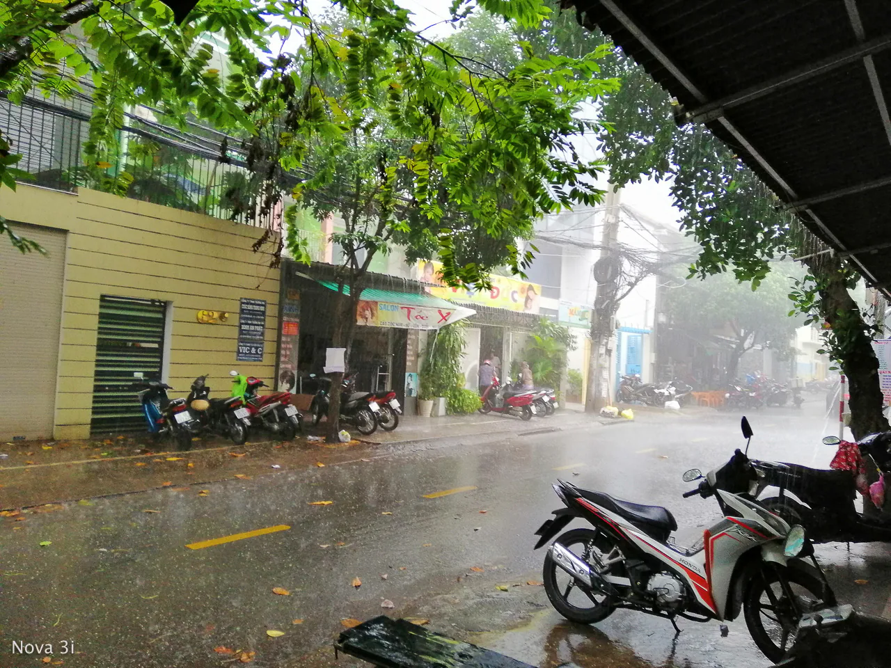 So sánh camera Samsung Galaxy J8 và Huawei Nova 3i