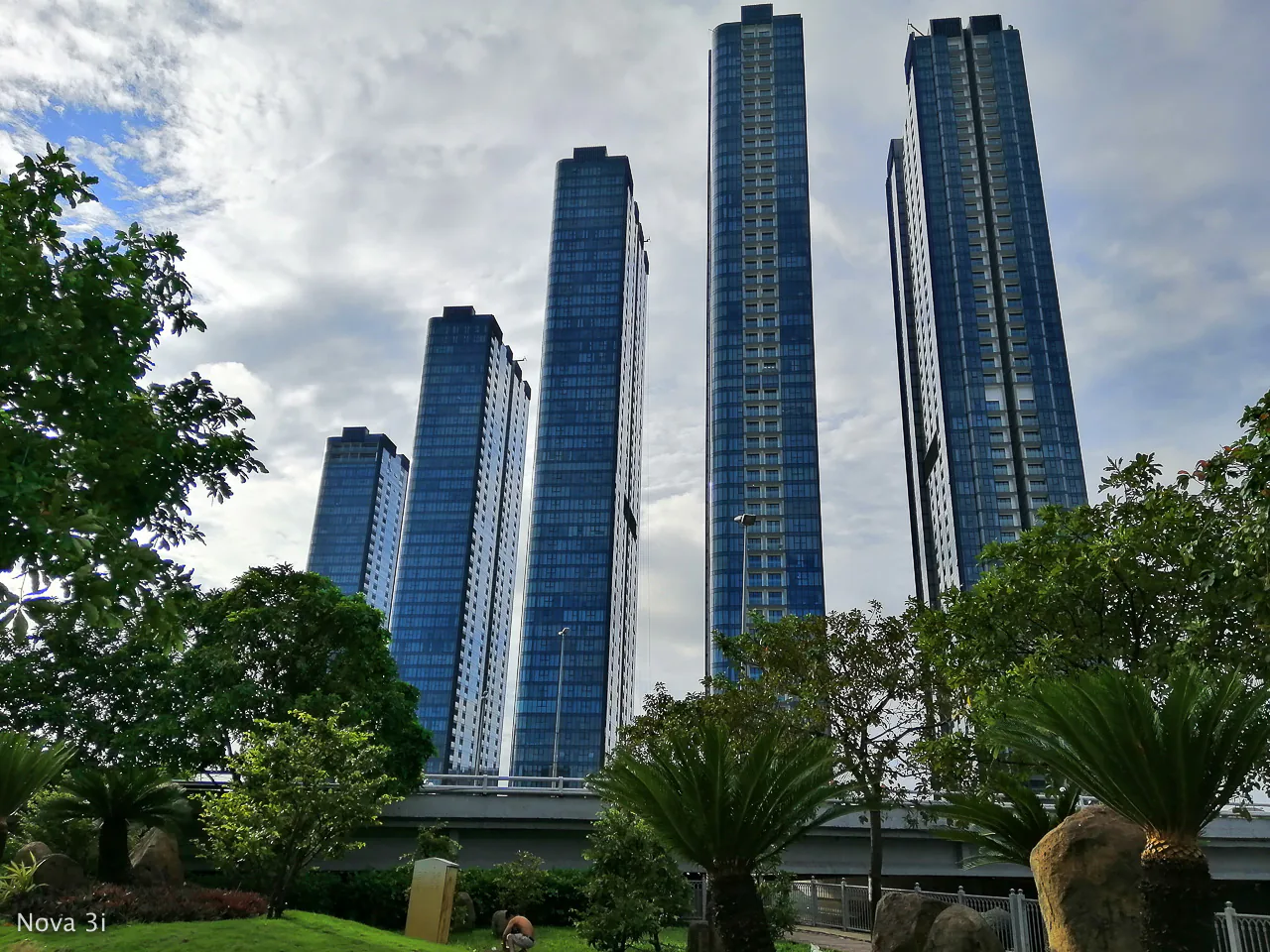 So sánh camera Samsung Galaxy J8 và Huawei Nova 3i