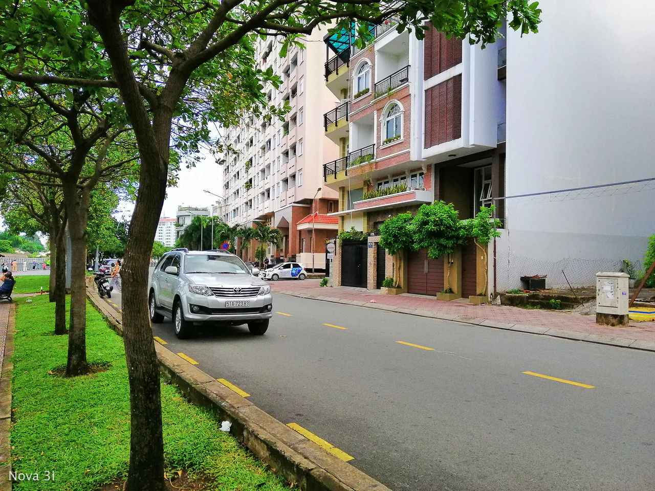 So sánh camera Samsung Galaxy J8 và Huawei Nova 3i