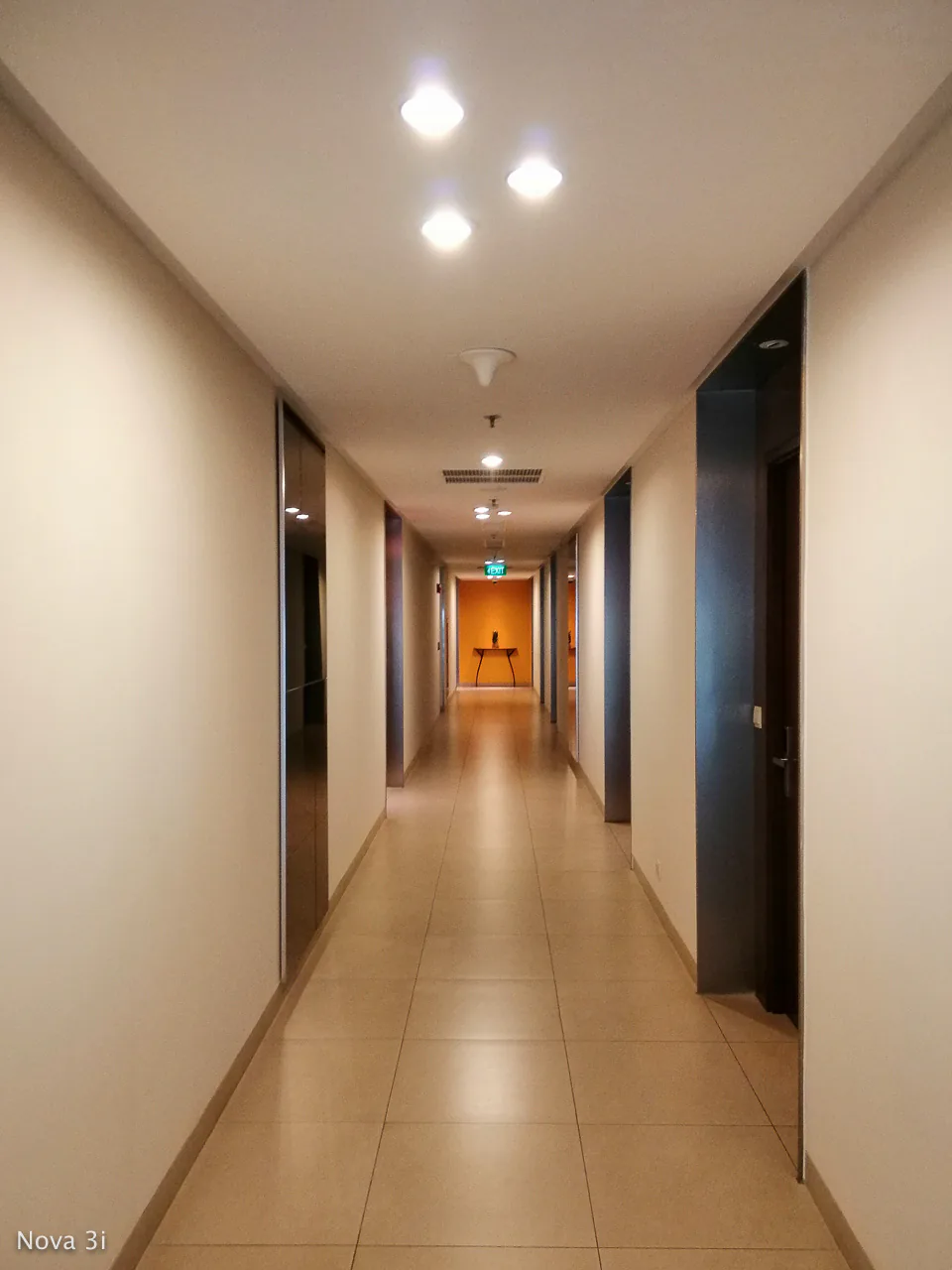 So sánh camera Samsung Galaxy J8 và Huawei Nova 3i