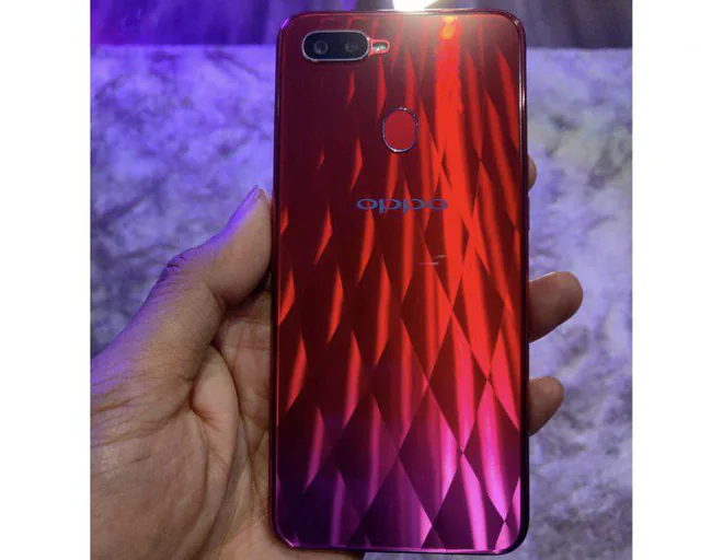 Cận cảnh tai thỏ nhỏ như giọt nước trên Oppo F9/F9 Pro, ra mắt vào 15/8
