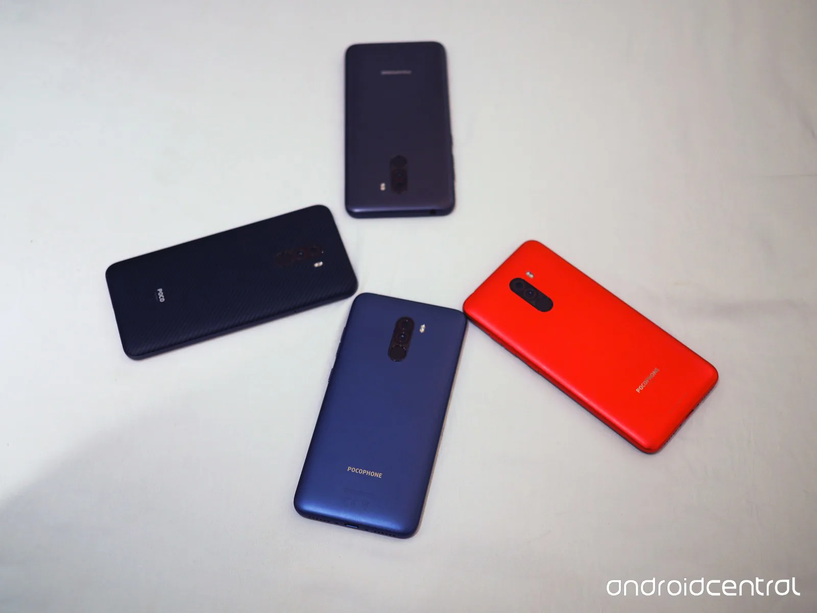 Xiaomi ra mắt POCO F1: Cấu hình như Mi 8 mà giá rẻ như A2 chỉ từ 7 triệu