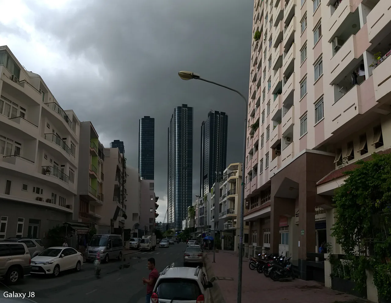 So sánh camera Samsung Galaxy J8 và Huawei Nova 3i