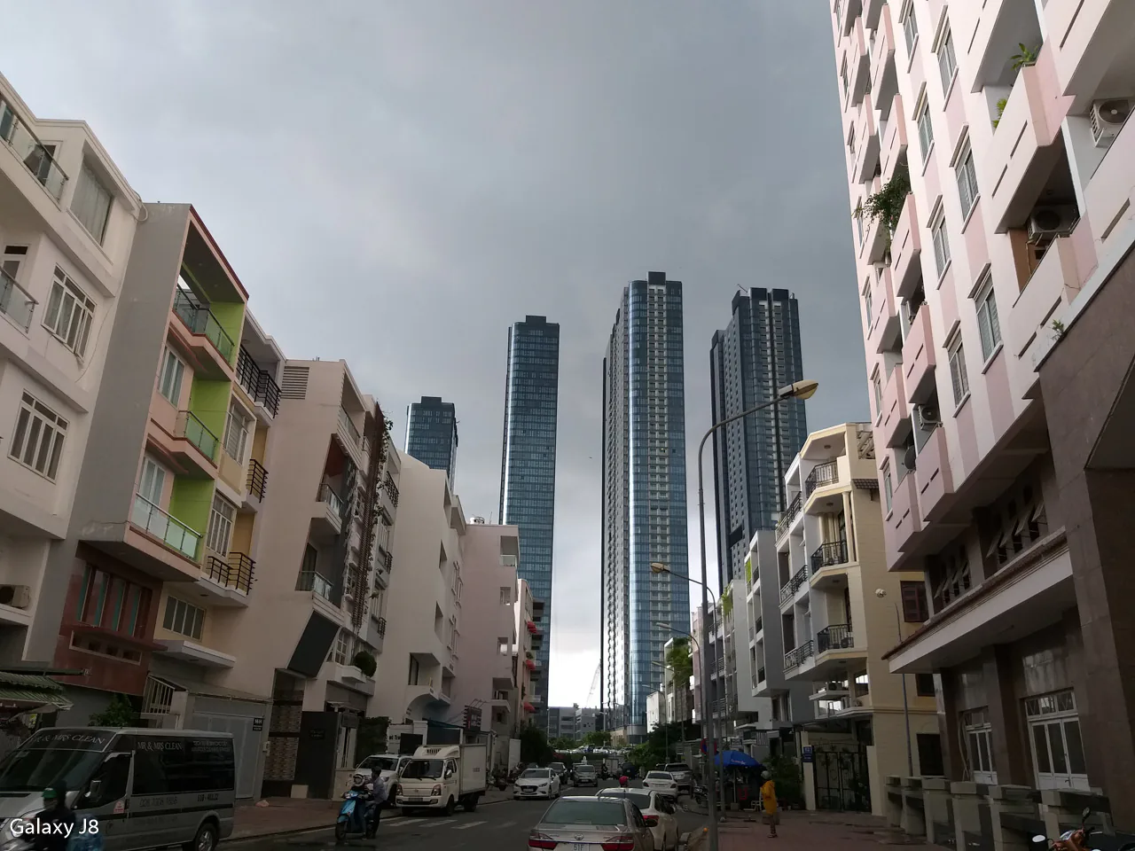 So sánh camera Samsung Galaxy J8 và Huawei Nova 3i