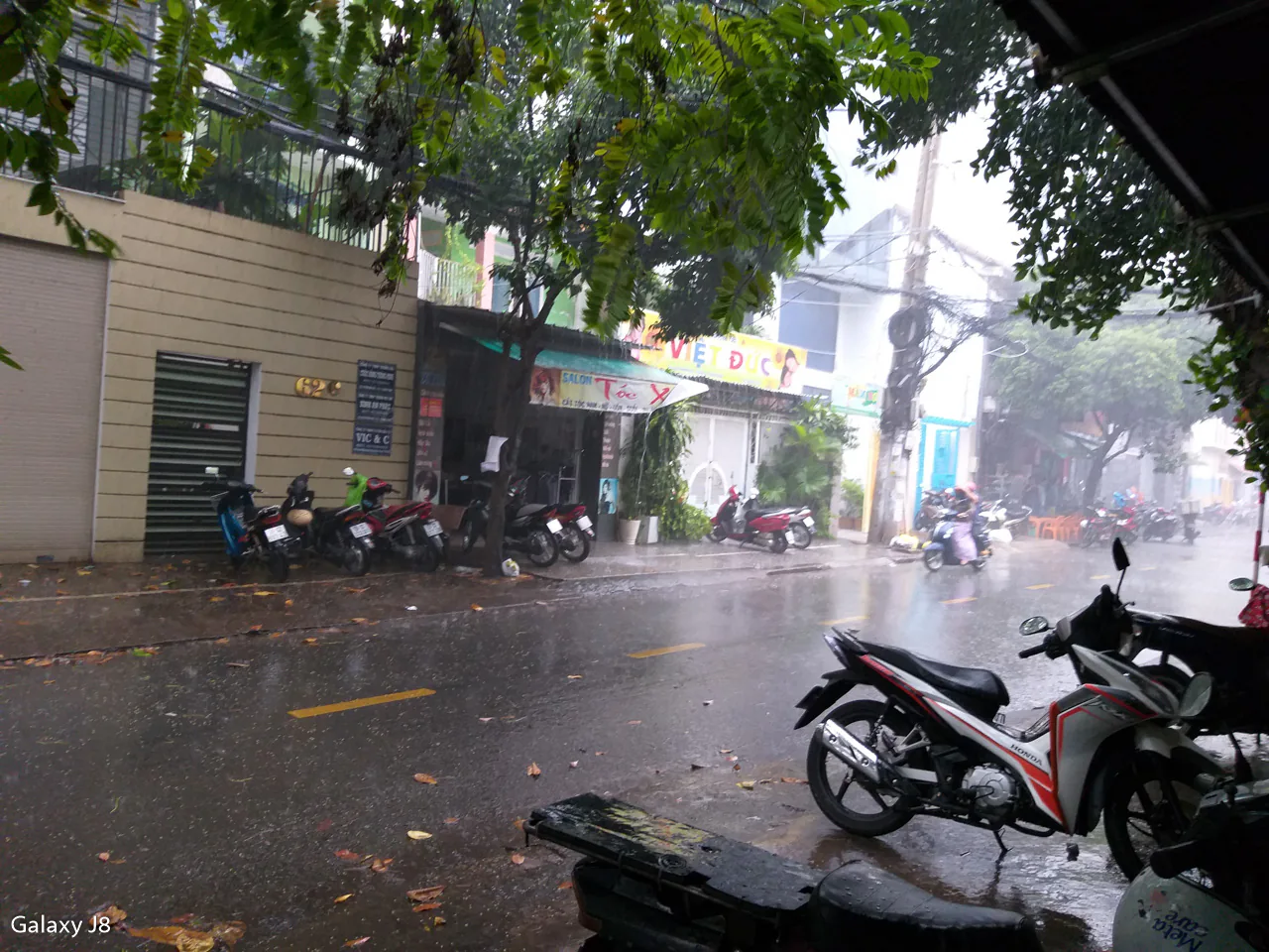 So sánh camera Samsung Galaxy J8 và Huawei Nova 3i