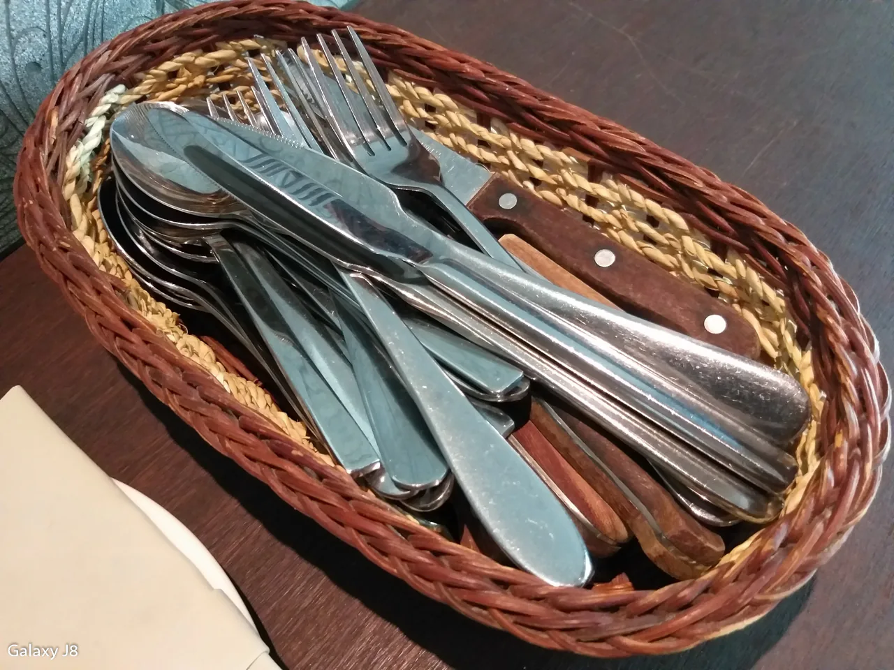 So sánh camera Samsung Galaxy J8 và Huawei Nova 3i