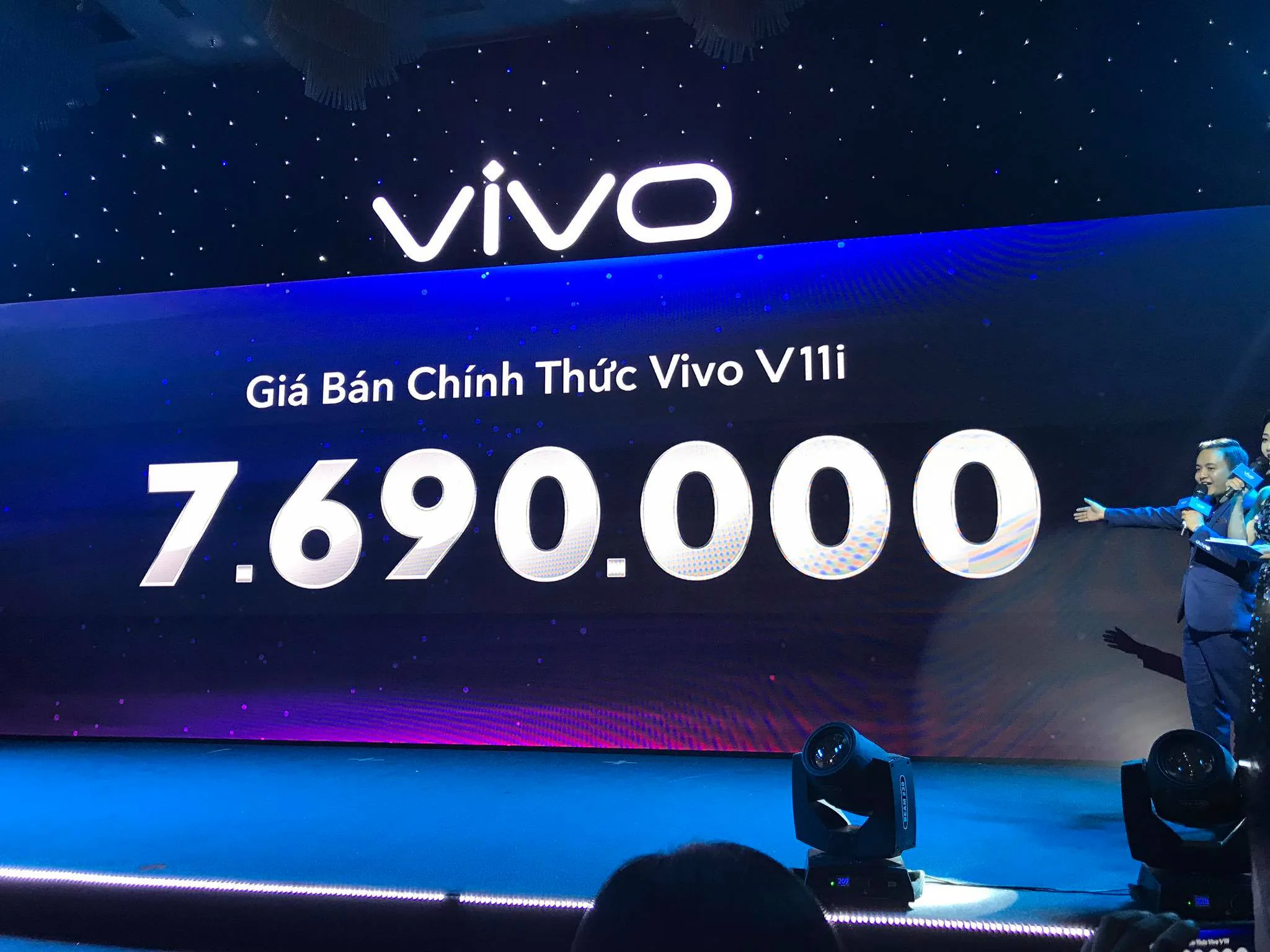 Vivo trình làng V11 cảm biến vân tay dưới màn hình, tai thỏ siêu nhỏ