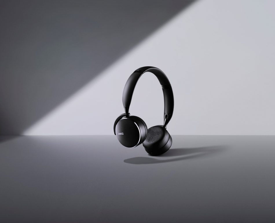 Samsung công bố ba mẫu tai nghe không dây AKG mới
