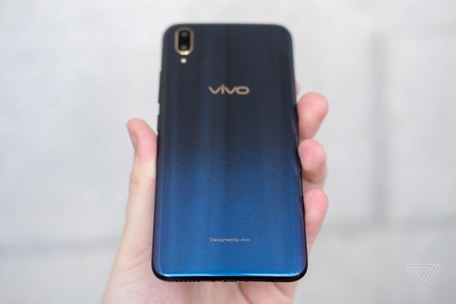 Vivo công bố V11 với cảm biến vân tay dưới màn hình