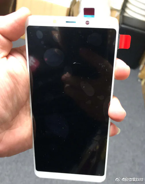 Nokia X7 xuất hiện hình ảnh rò rỉ với màn hình không tai thỏ