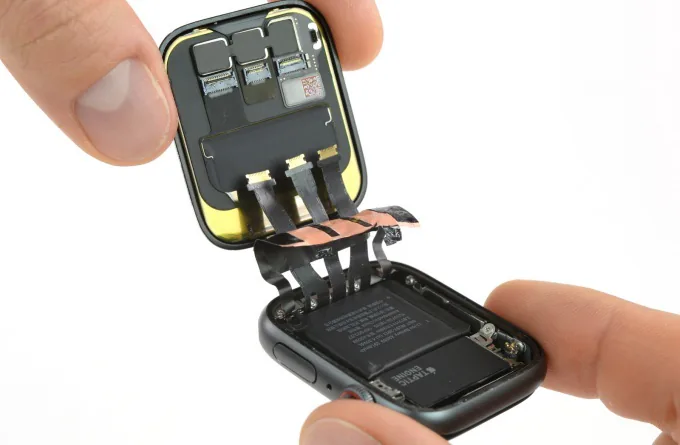 Bên trong Apple Watch Series 4: Gọn gàng, có thể sửa được 6/10