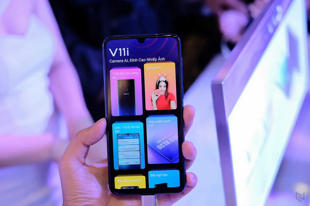 Vivo trình làng V11 cảm biến vân tay dưới màn hình, tai thỏ siêu nhỏ