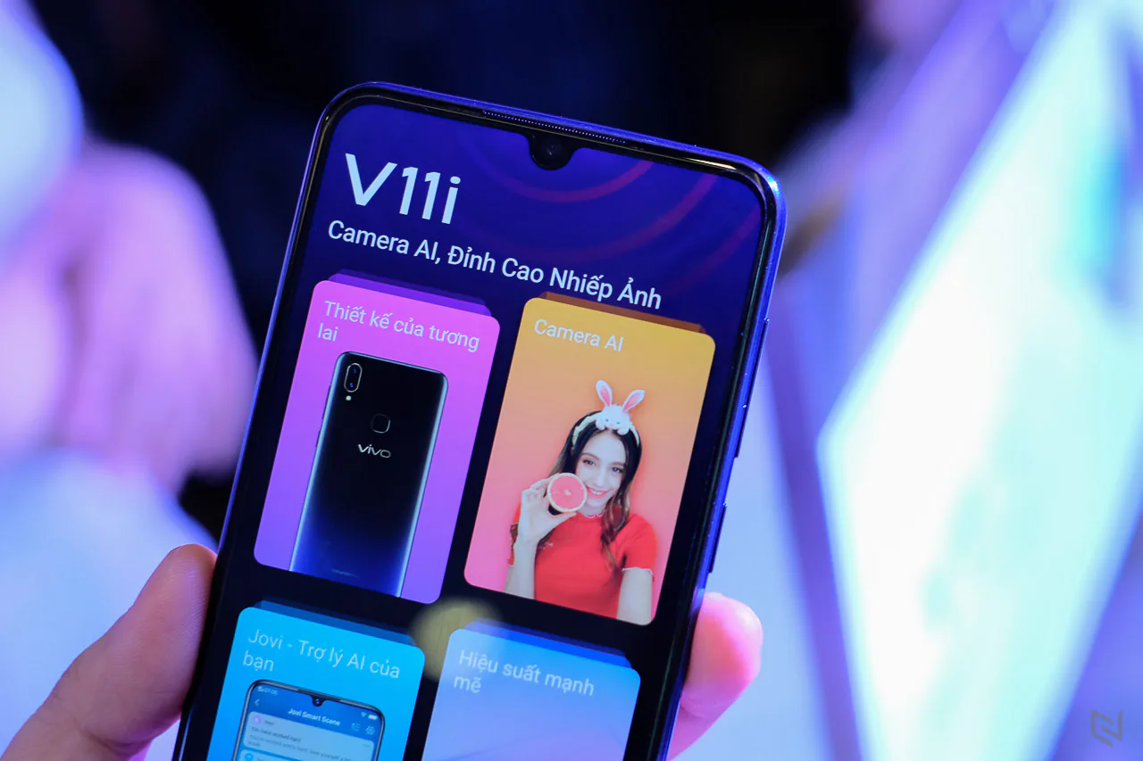 Vivo trình làng V11 cảm biến vân tay dưới màn hình, tai thỏ siêu nhỏ