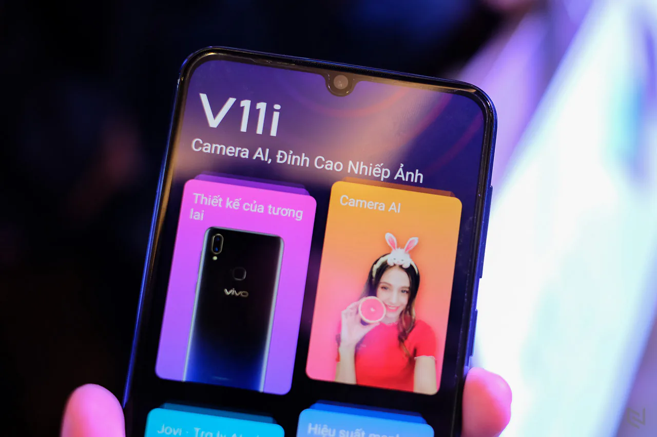 Vivo trình làng V11 cảm biến vân tay dưới màn hình, tai thỏ siêu nhỏ