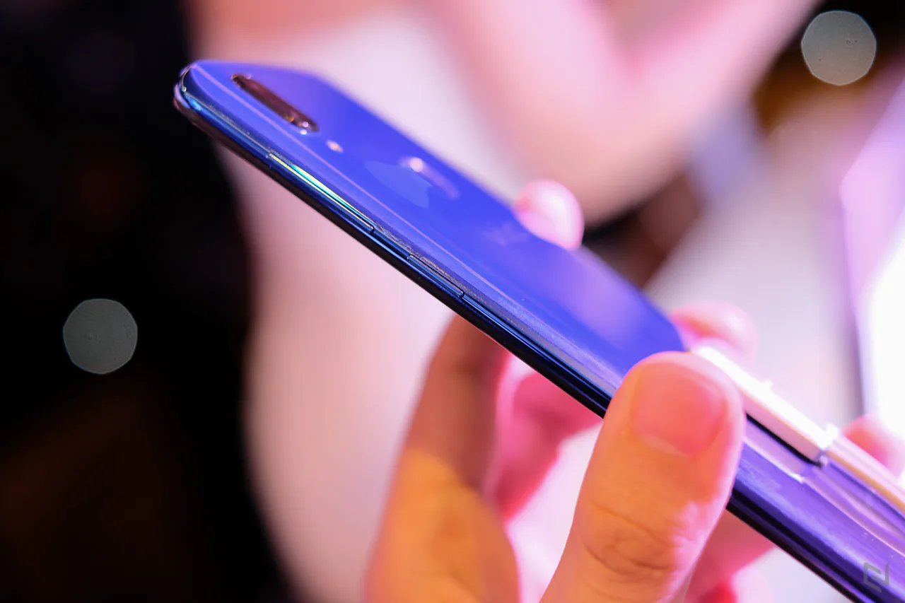 Vivo trình làng V11 cảm biến vân tay dưới màn hình, tai thỏ siêu nhỏ