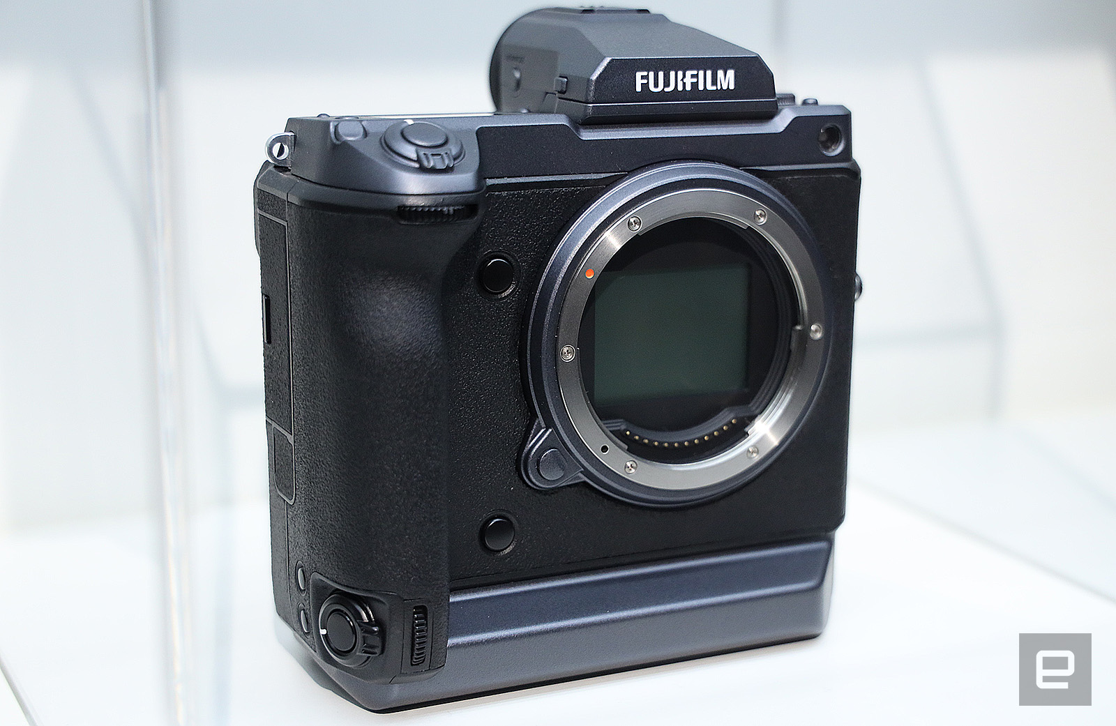 Firmware Pixel Shift cho máy ảnh GFX100 sẽ được ra mắt cuối tháng 11 này