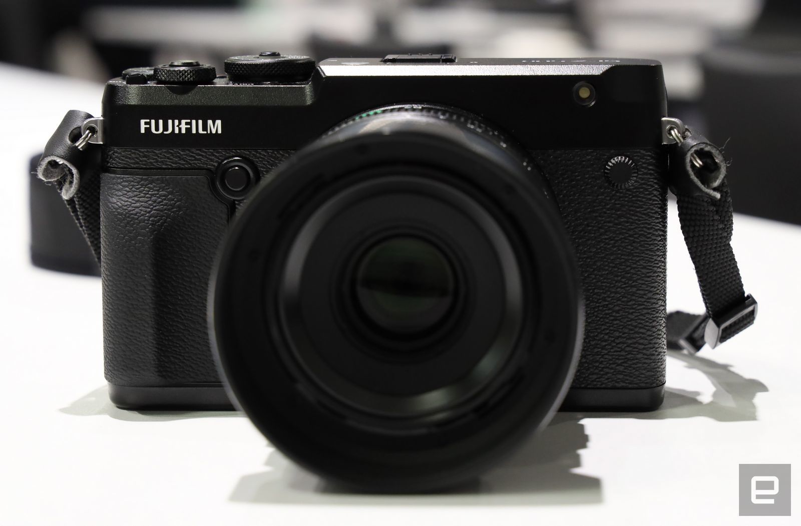 Fujifilm muốn làm máy ảnh kỹ thuật số Medium Format nhỏ hơn, nhẹ hơn và thậm chí rẻ hơn
