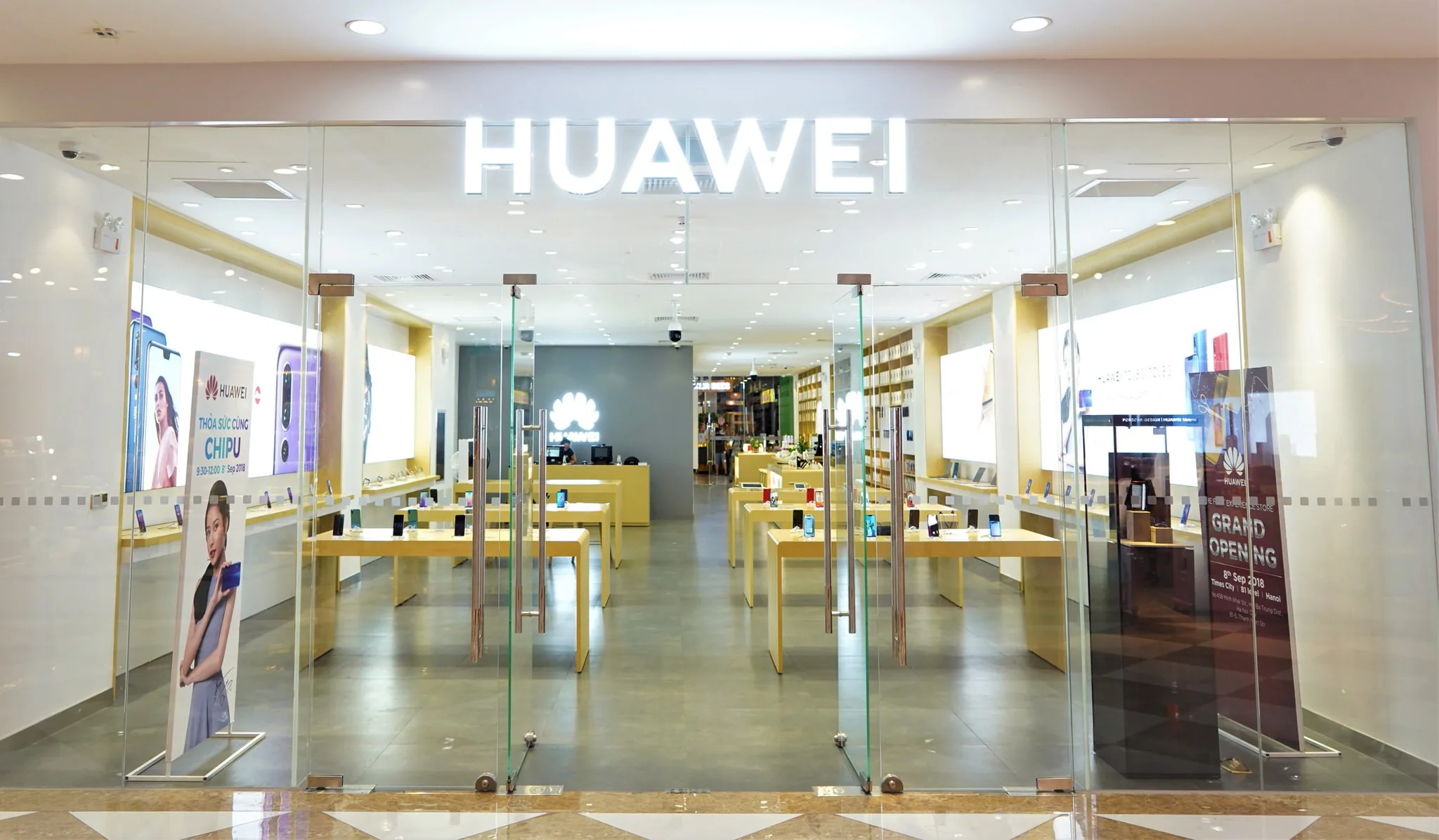 Huawei khai trương cửa hàng trải nghiệm đầu tiên tại Việt Nam
