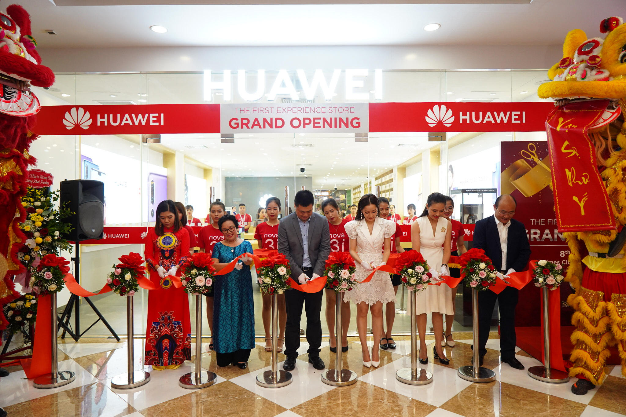 Huawei khai trương cửa hàng trải nghiệm đầu tiên tại Việt Nam