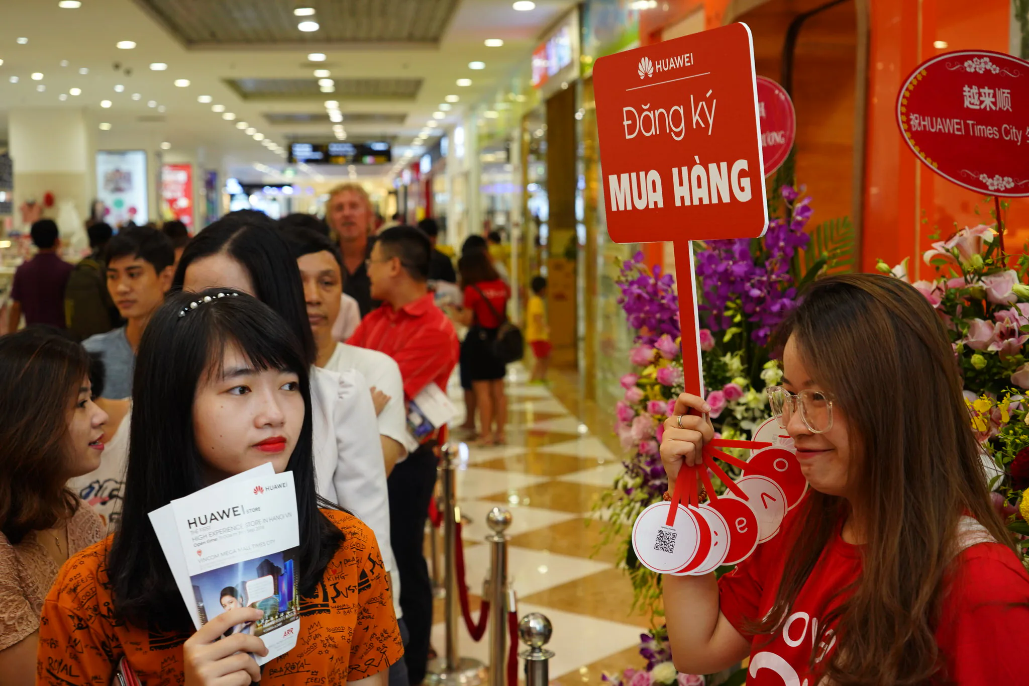 Huawei khai trương cửa hàng trải nghiệm đầu tiên tại Việt Nam