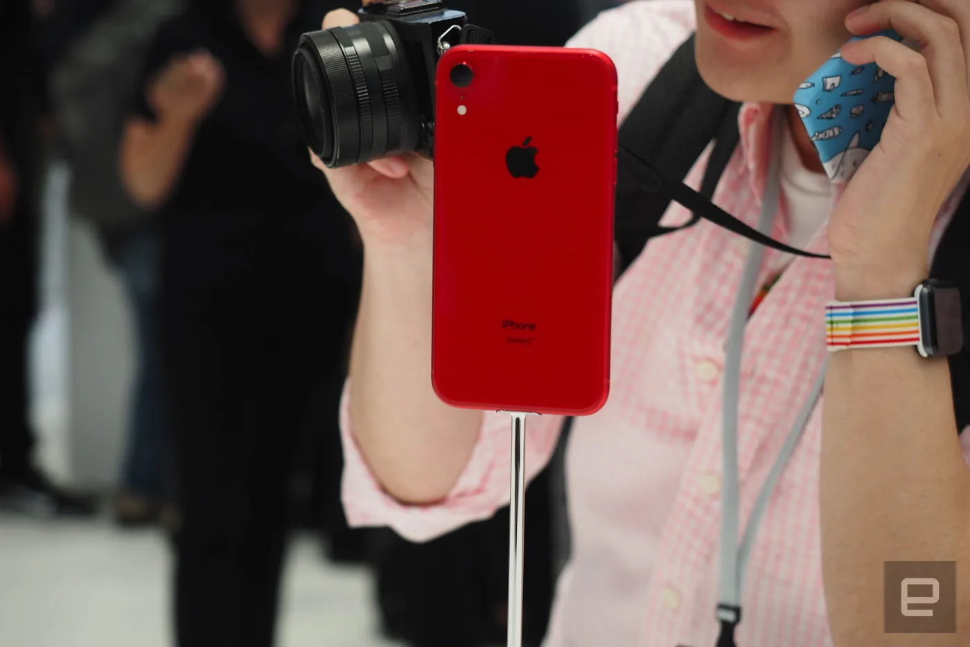 iPhone XR là phiên bản giá rẻ mà không rẻ, có 6 lựa chọn màu sắc