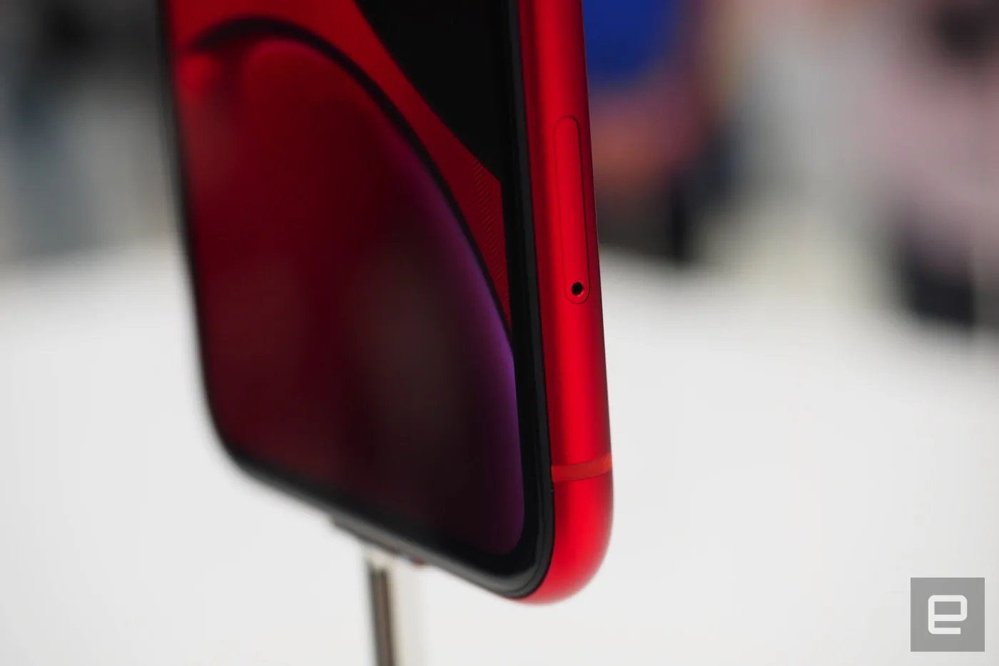 iPhone XR là phiên bản giá rẻ mà không rẻ, có 6 lựa chọn màu sắc