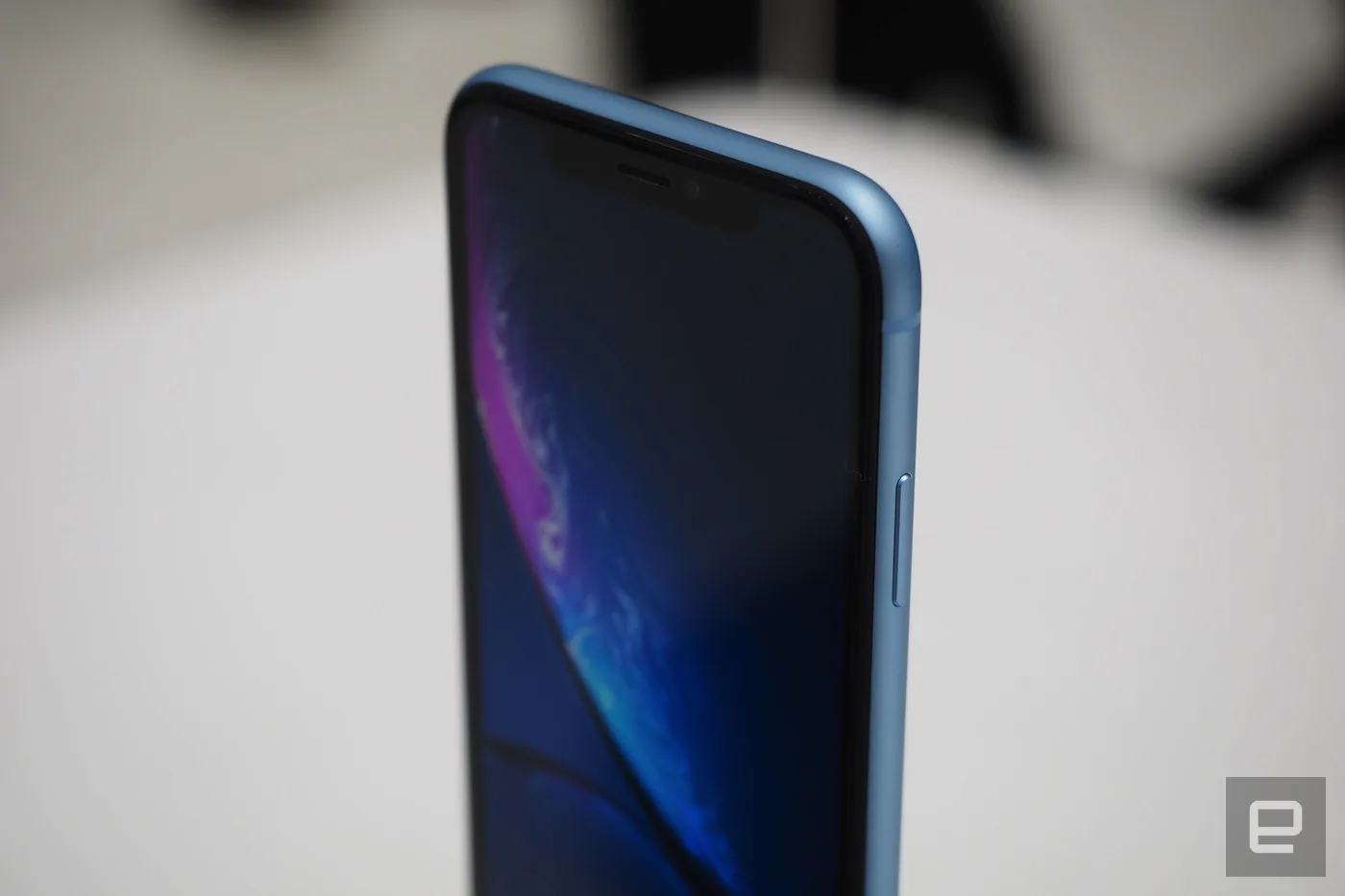 iPhone XR là phiên bản giá rẻ mà không rẻ, có 6 lựa chọn màu sắc