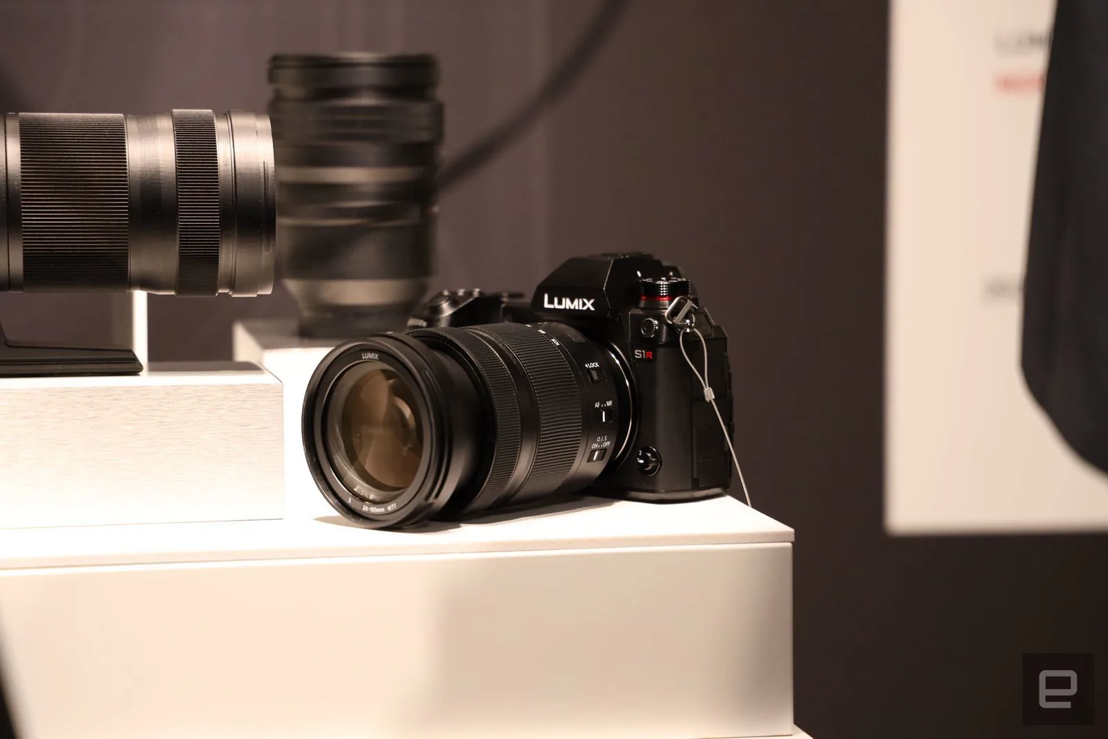 Cận cảnh Panasonic không gương lật full-frame Lumix S1R với rất nhiều tiềm năng