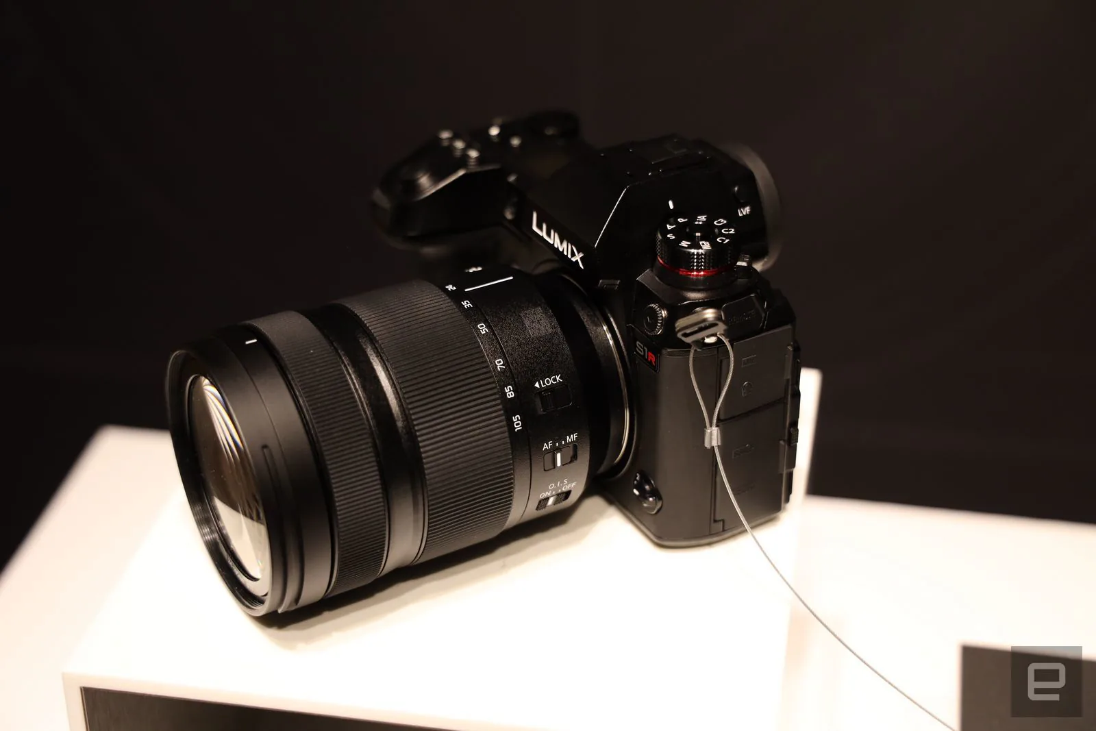 Cận cảnh Panasonic không gương lật full-frame Lumix S1R với rất nhiều tiềm năng