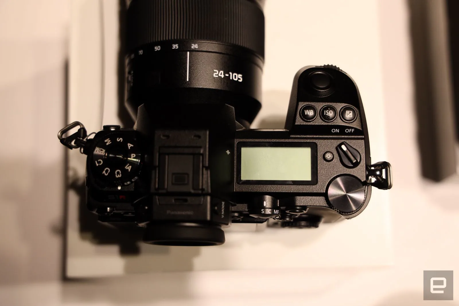 Cận cảnh Panasonic không gương lật full-frame Lumix S1R với rất nhiều tiềm năng