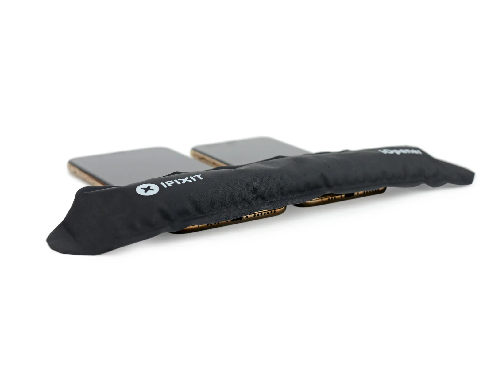 Mổ bụng chi tiết bên trong iPhone Xs, giống với iPhone X, pin L liền