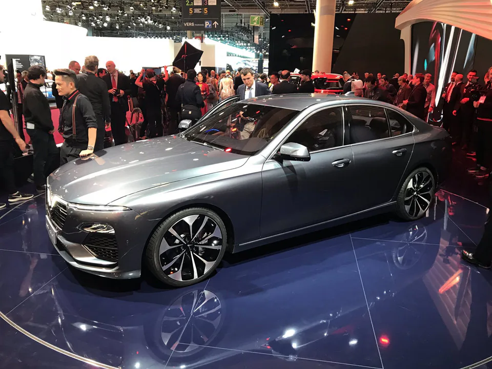 Ảnh thực tế xe VinFast vừa ra mắt ở Paris Motor Show
