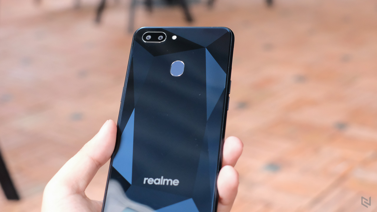 Cận cảnh Realme 2, thương hiệu từ OPPO, giá mềm hơn