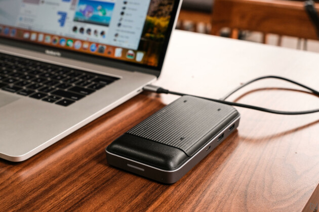 Dùng thử Hub chuyển đổi HyperDrive USB-C 8 trong 1 dành cho MacBook Pro, có cả sạc không dây