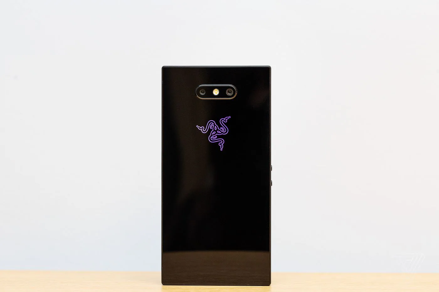 Đánh giá Razer Phone 2, là điện thoại chơi game tốt hơn điện thoại "thông thường"?