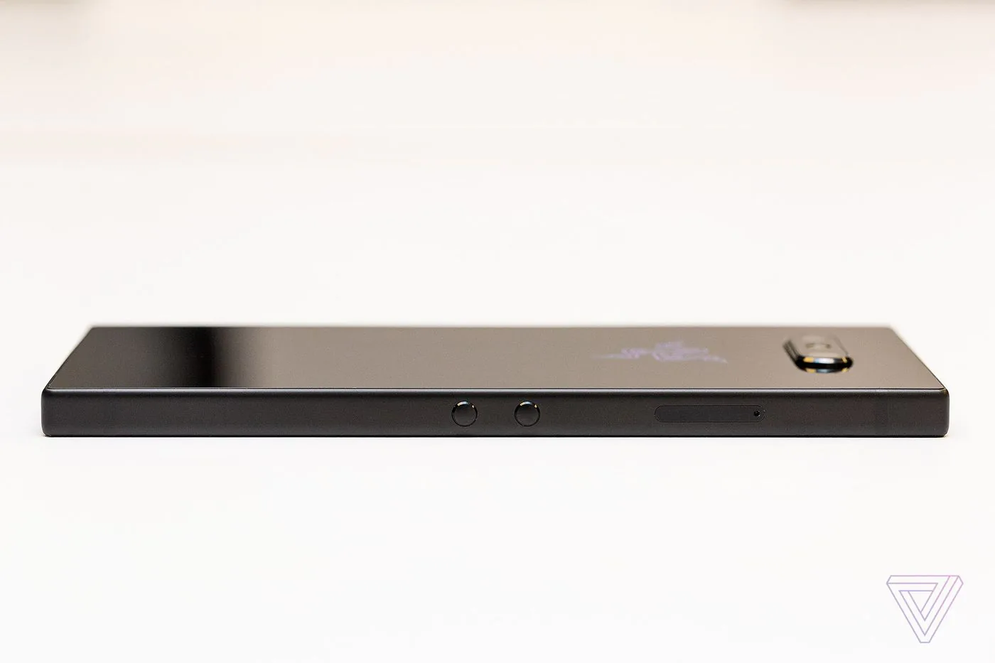 Đánh giá Razer Phone 2, là điện thoại chơi game tốt hơn điện thoại "thông thường"?