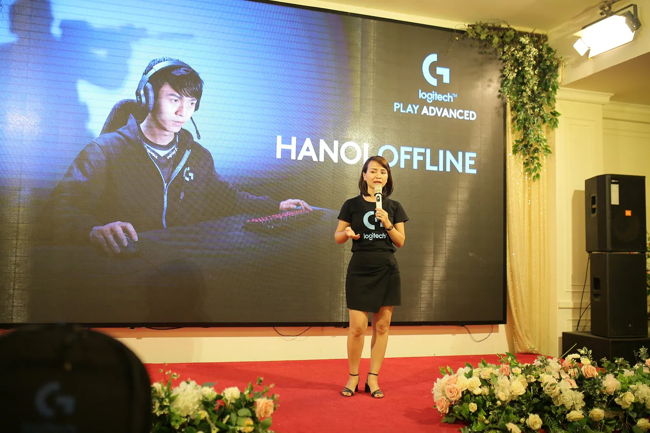 Logitech ra mắt pad chuột có sạc không dây Powerplay và tai nghe Logitech G933