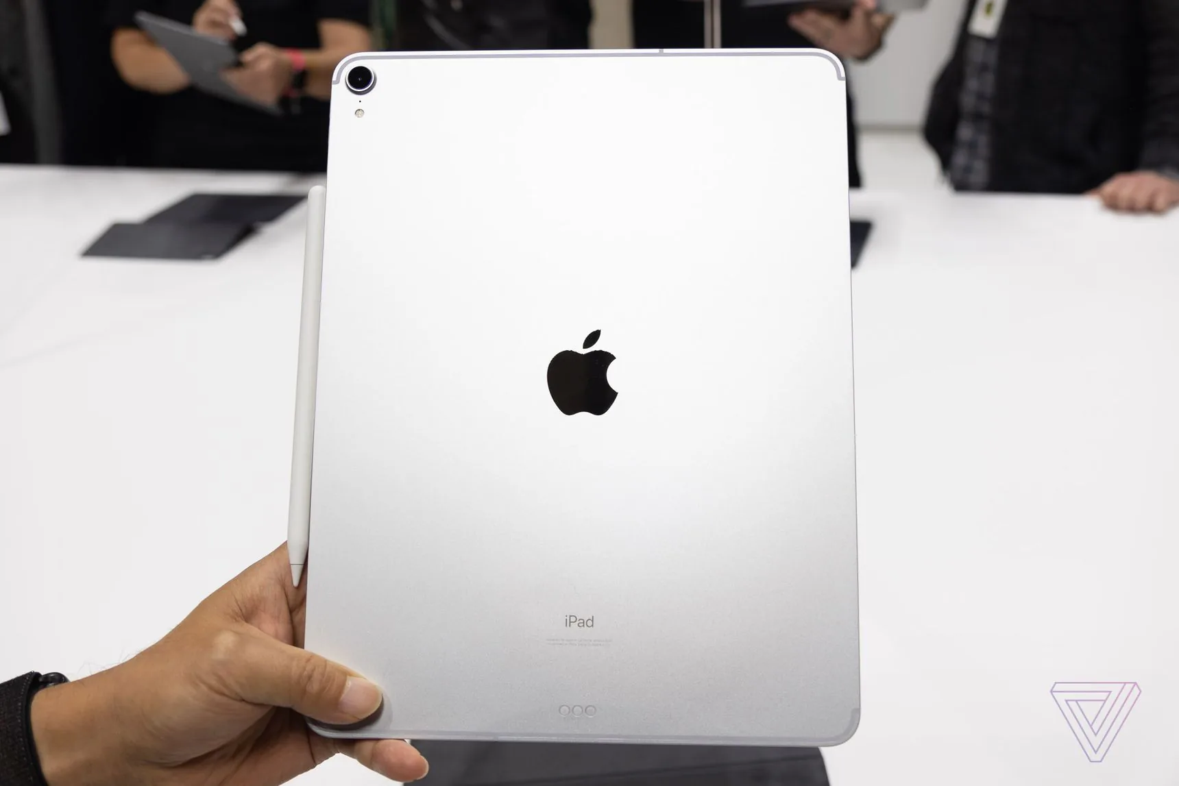 Trên tay iPad Pro 2018: chiếc iPad mạnh đến mức đe doạ thị phần máy tính và bạn chẳng có gì để tiếc khi mua