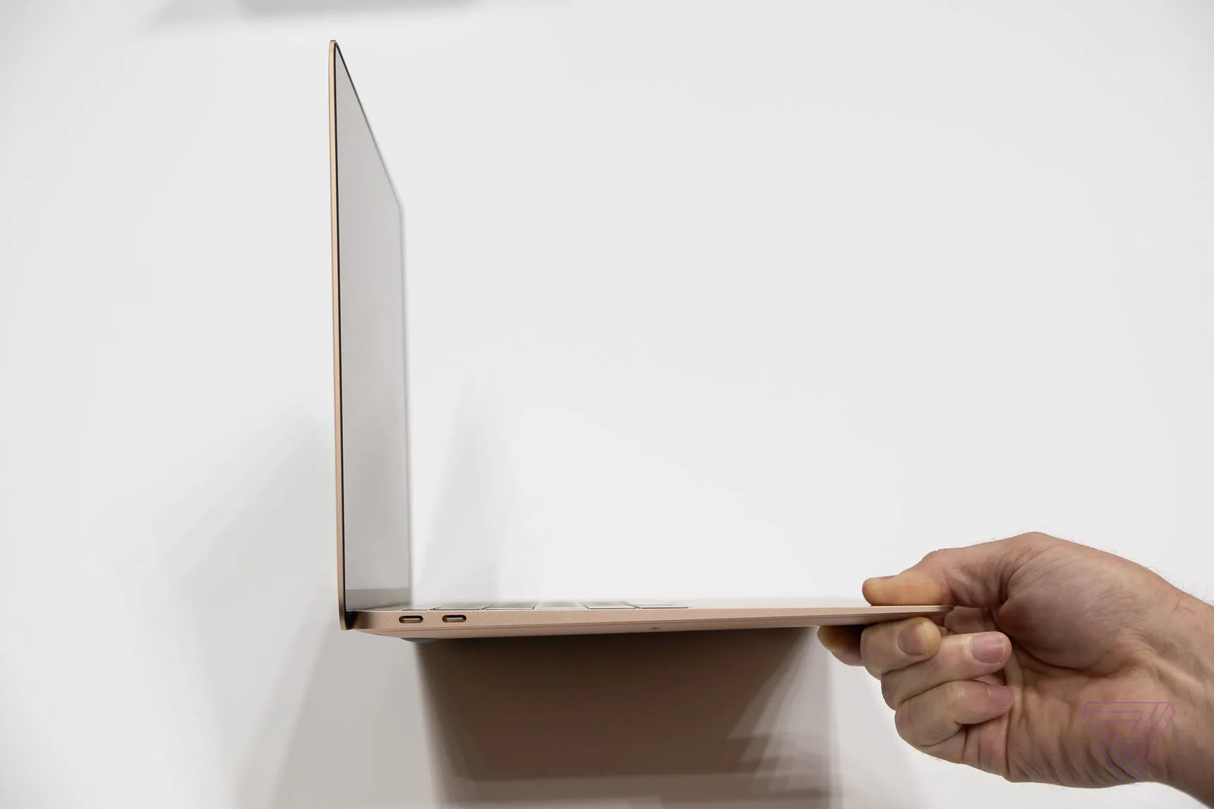 Trên tay MacBook Air 2018: phiên bản MacBook 12-inch màn hình to hơn, cấu hình mạnh mẽ hơn