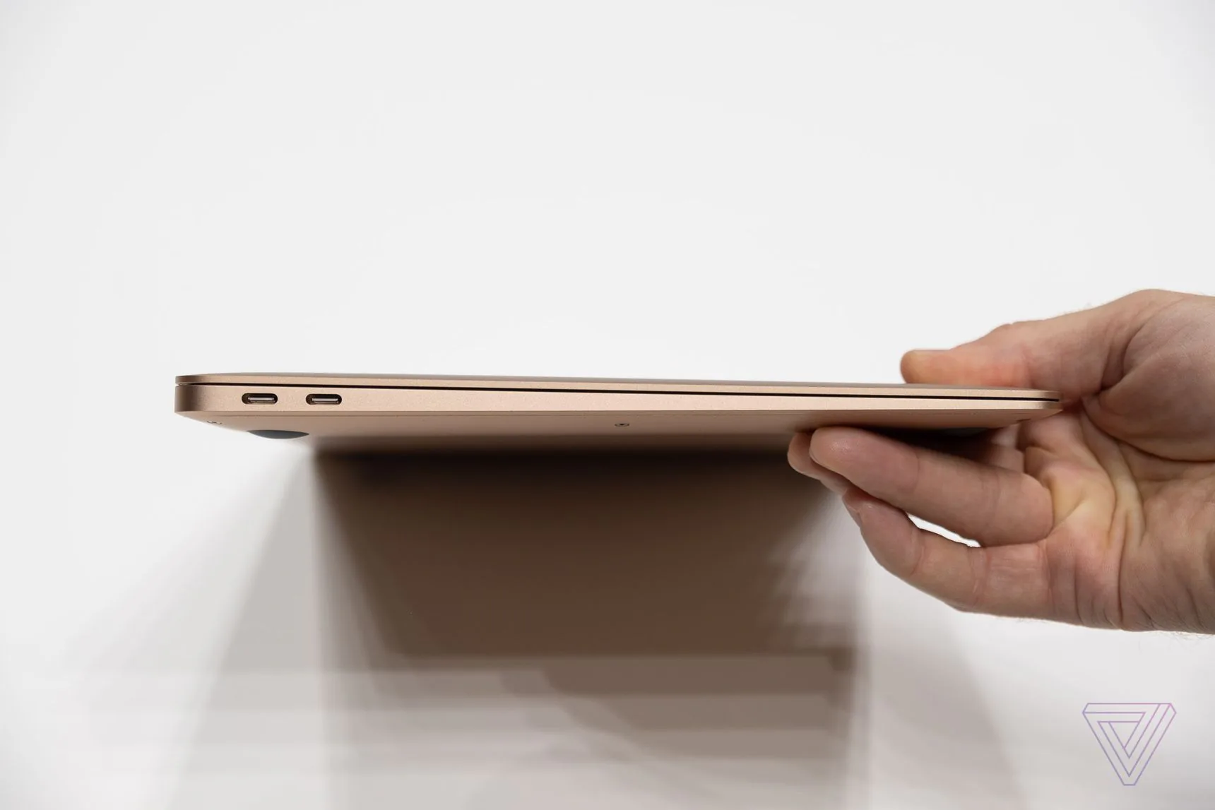 Trên tay MacBook Air 2018: phiên bản MacBook 12-inch màn hình to hơn, cấu hình mạnh mẽ hơn